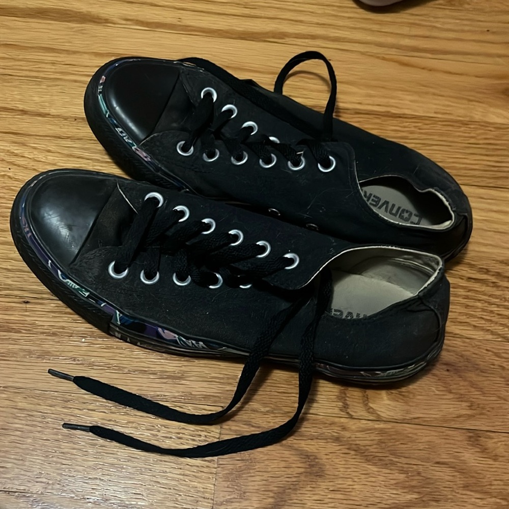 Black low top converse with design. Women’s size 8